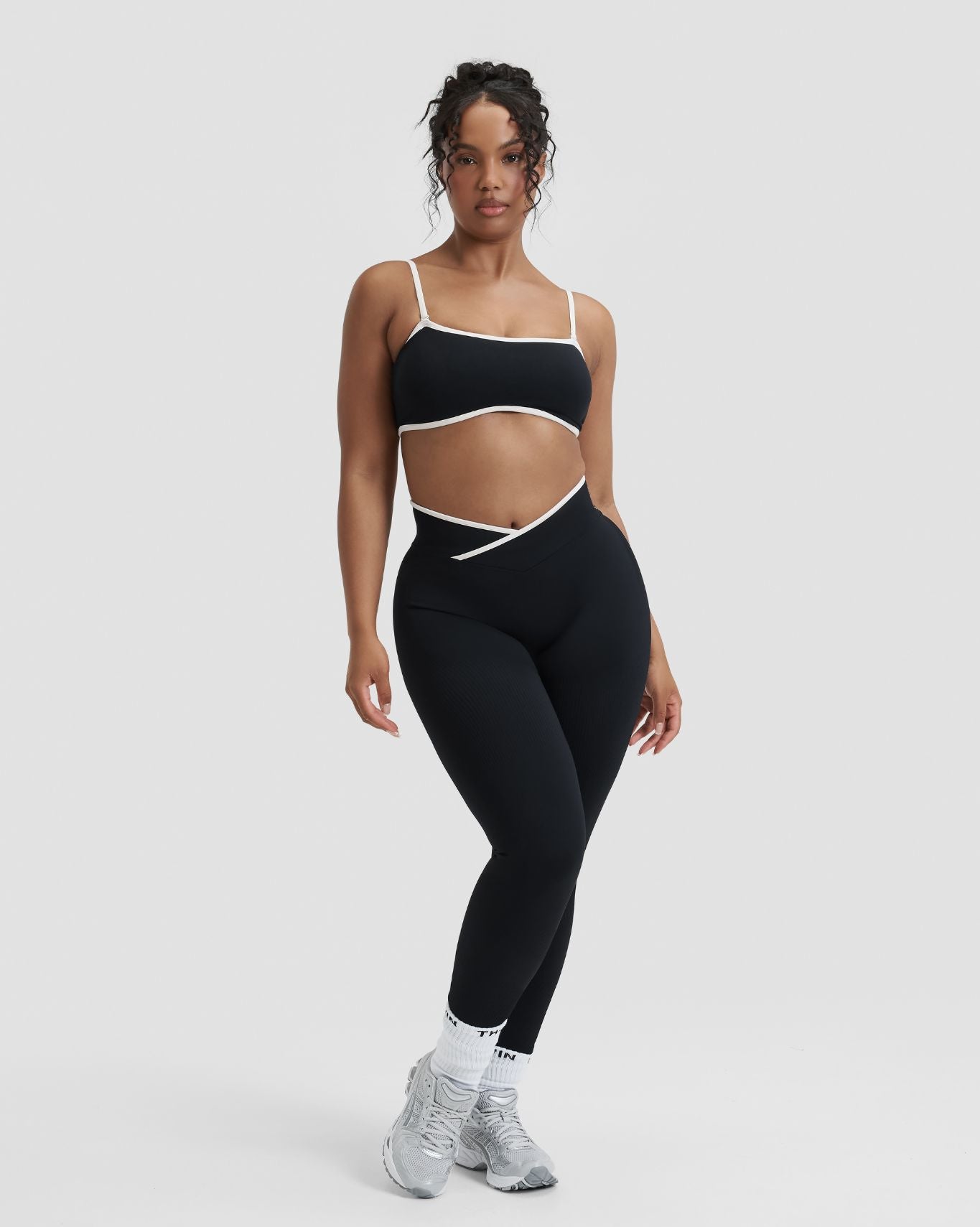 Elevate™ Outline V High Waist Leggings | Night Black