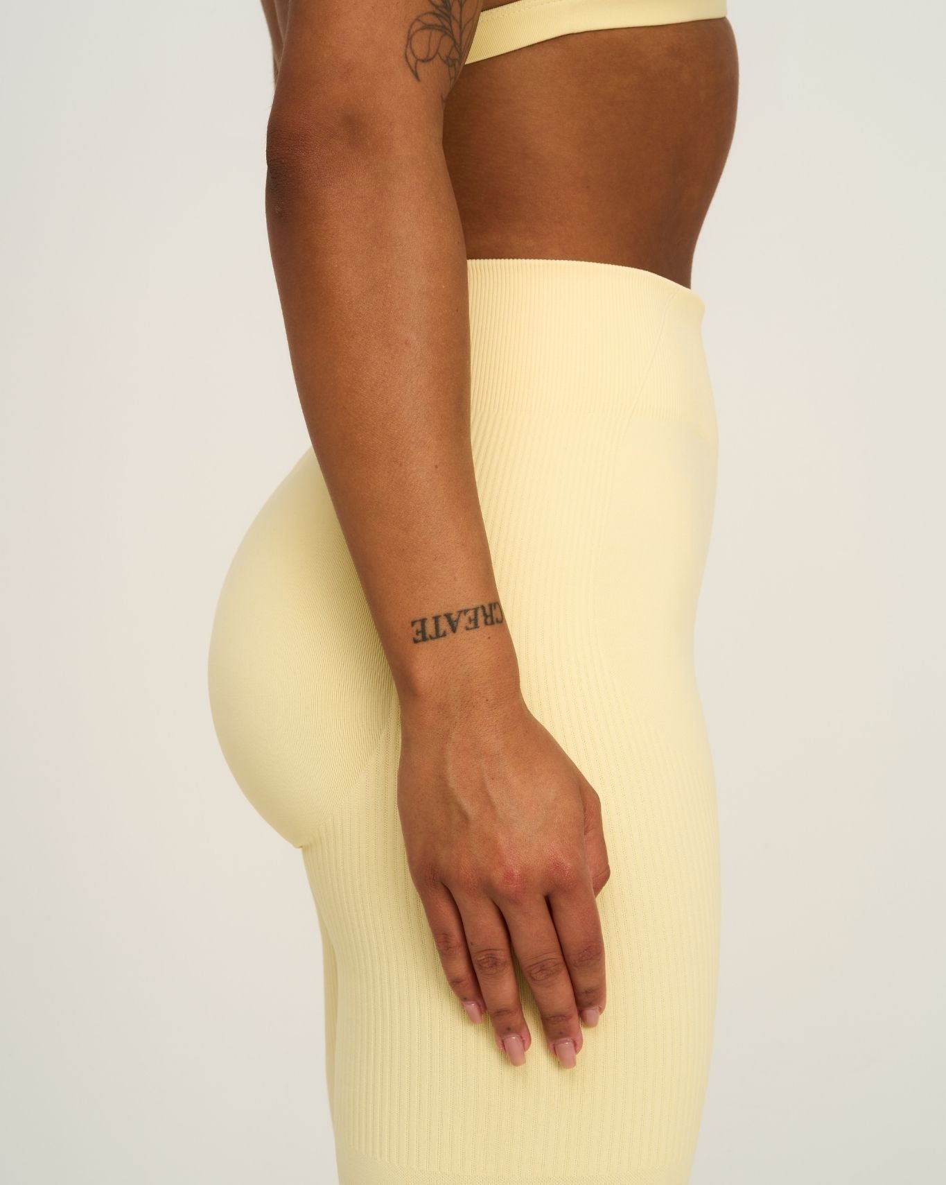 Elevate™ Sculpting Mid Waist Scrunch Leggings | Golden Butter