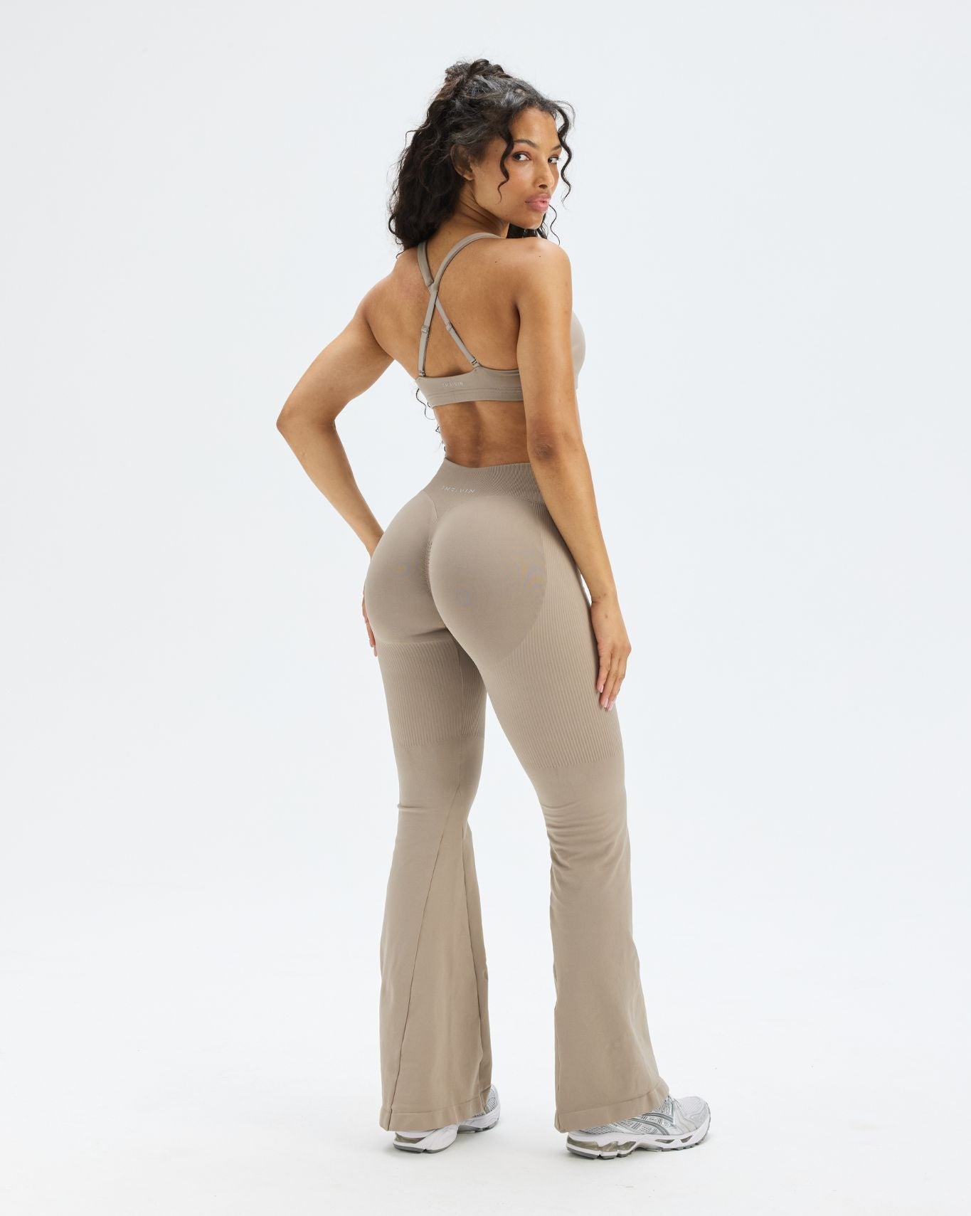 Elevate™ Sculpting Mid V-Waist Flare Leggings | Latte