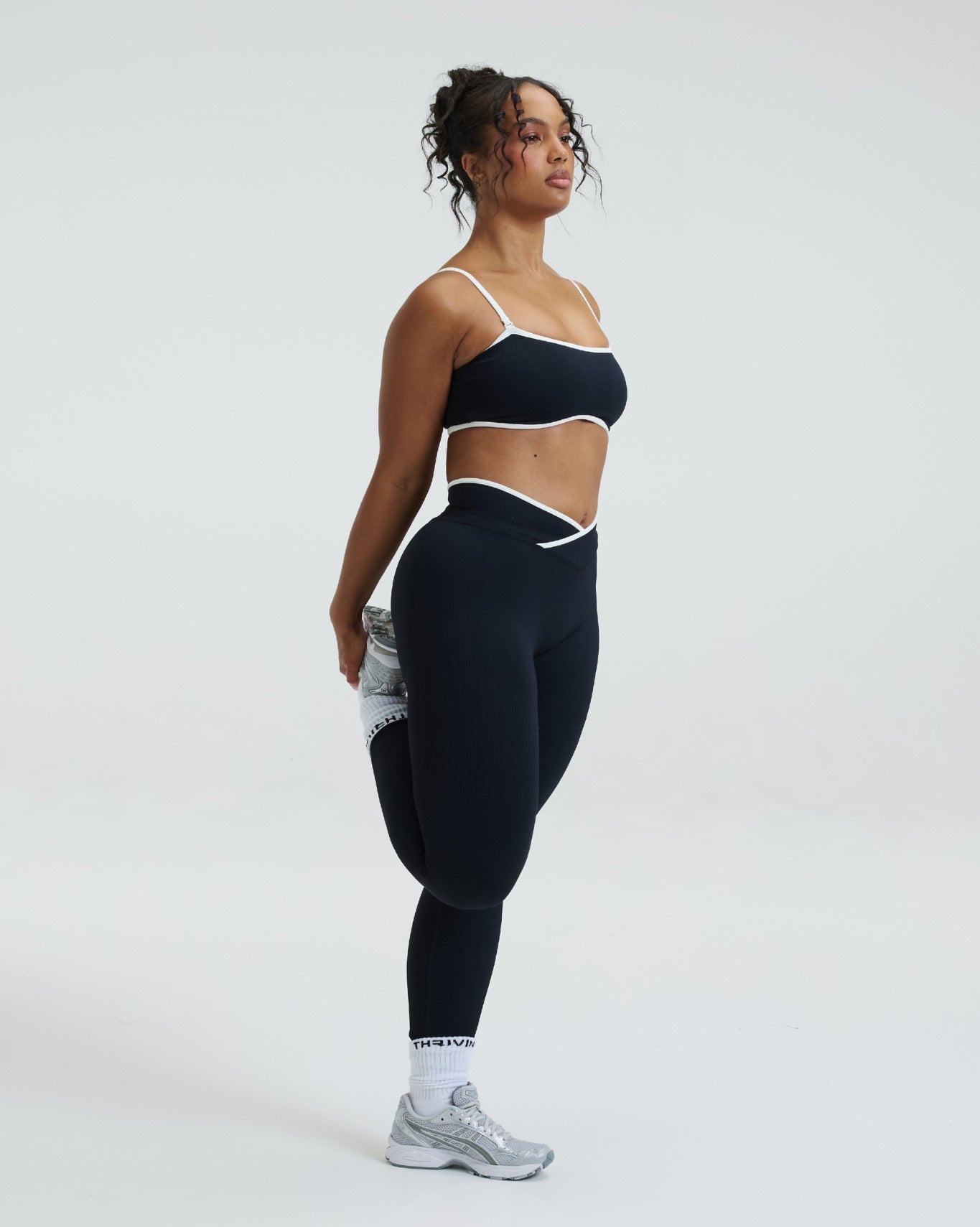 Elevate™ Outline V High Waist Leggings | Night Black