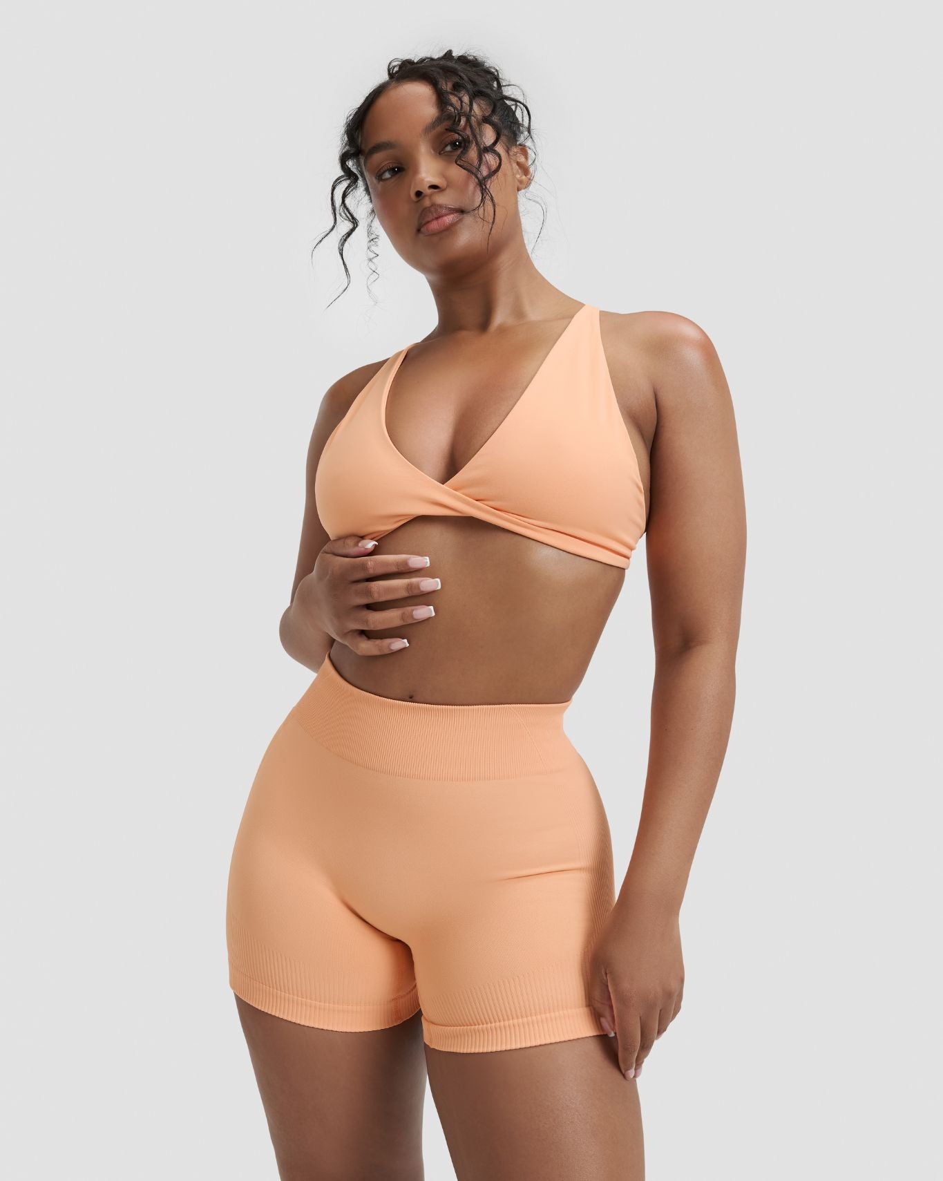 Elevate™ Pantalones Cortos Más Cortos Modeladores a Media Cintura con Detalle de Fruncido | Melón