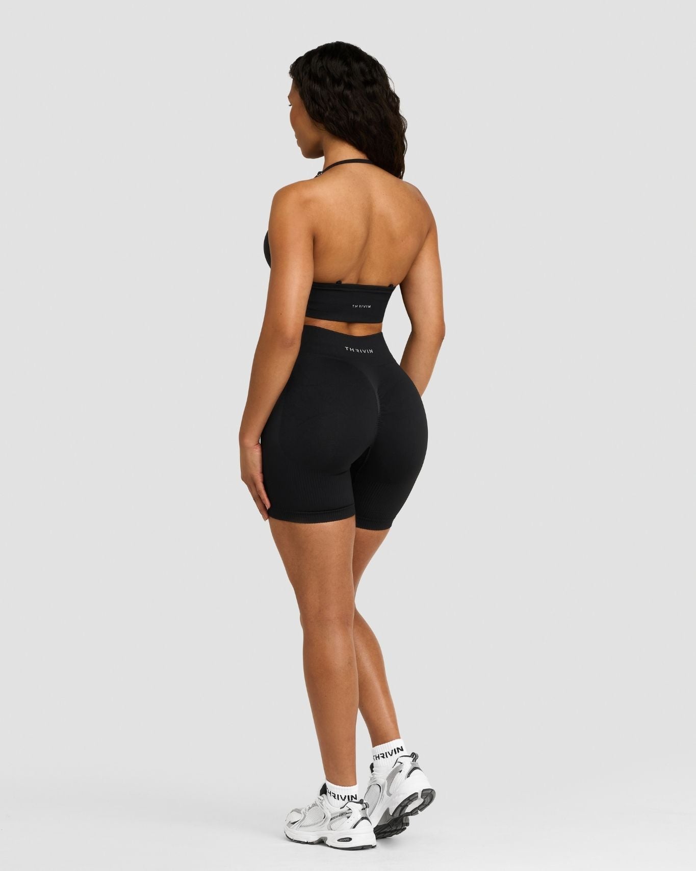 Elevate™ Shorts de Modelado de Cintura Media con Fruncido | Negro Noche