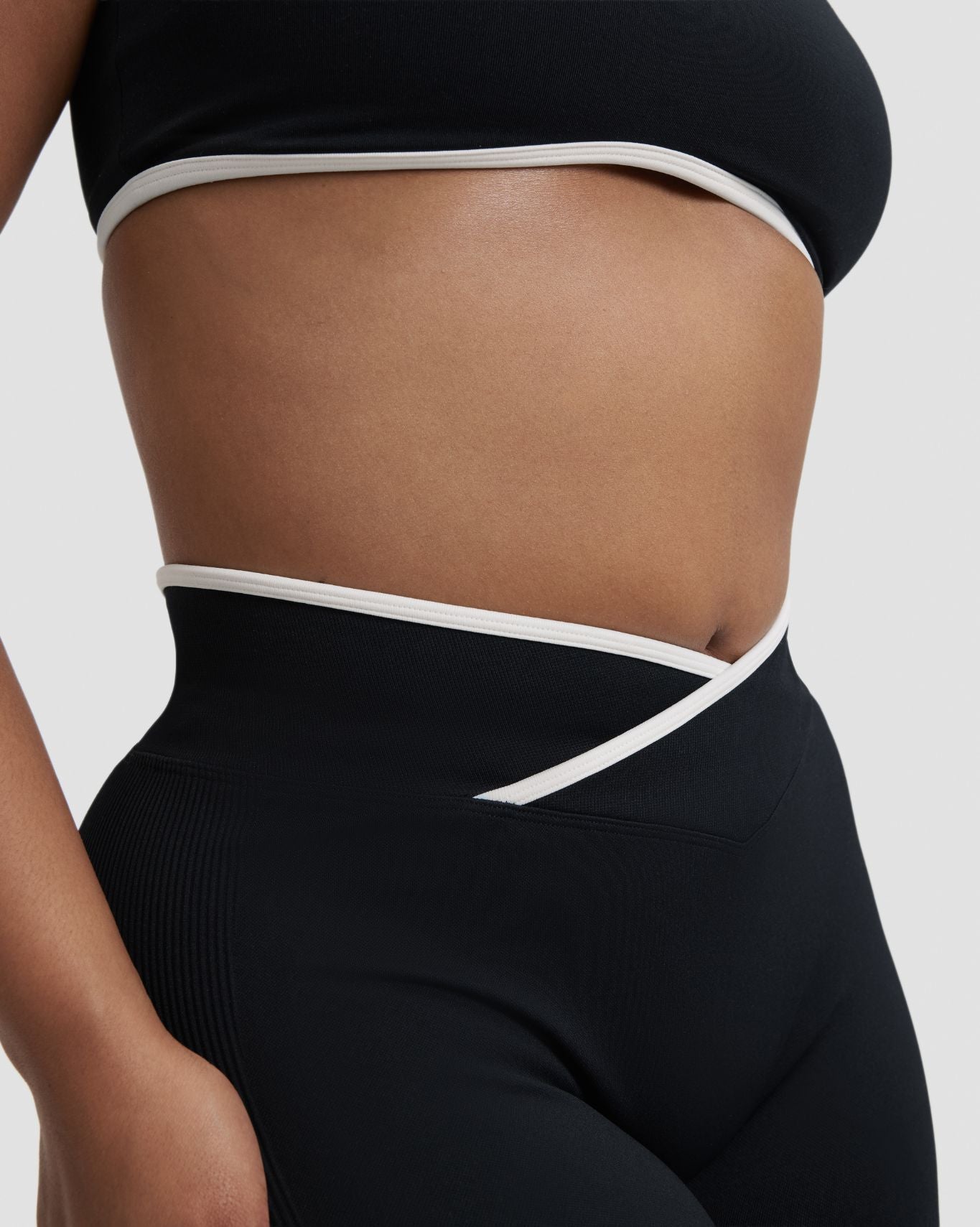 Outline V High Waist Leggings - Night Black | Sculpting Fit | Thrivin