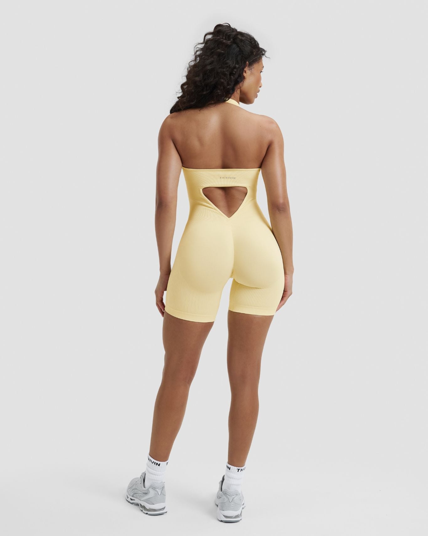 Elevate™ Moldeador Todo en Uno con Escote Halter | Mantequilla Dorada
