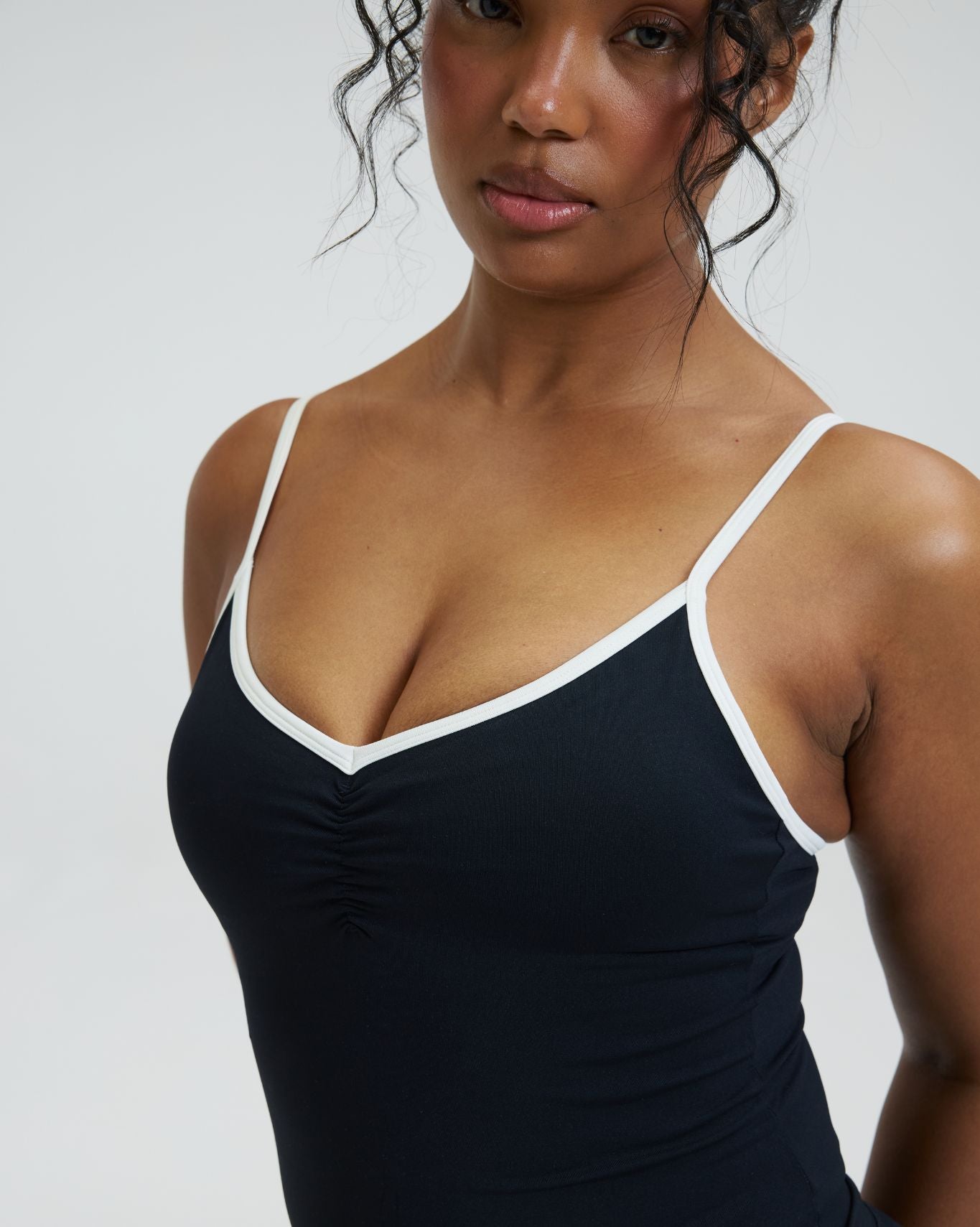 Elevate™ Outline Cross Back Tank Top | Night Black