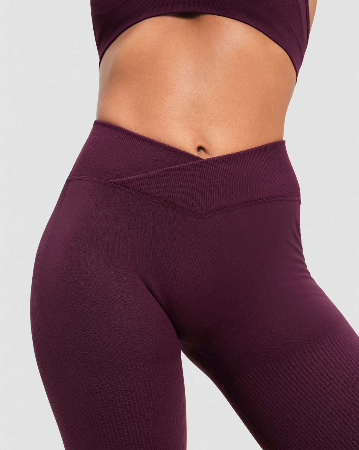 Elevate™ Sculpting Mid V-Waist Flare Leggings | Winter Plum