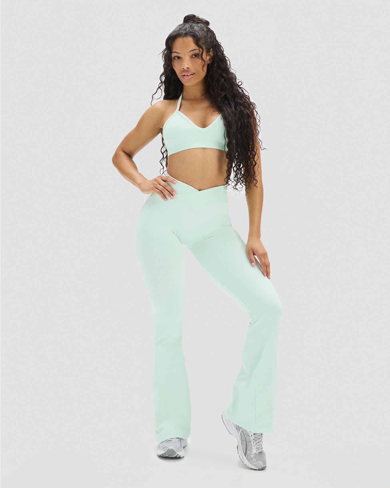Elevate™ Sculpting Mid V-Waist Flare Leggings | Mint Julep