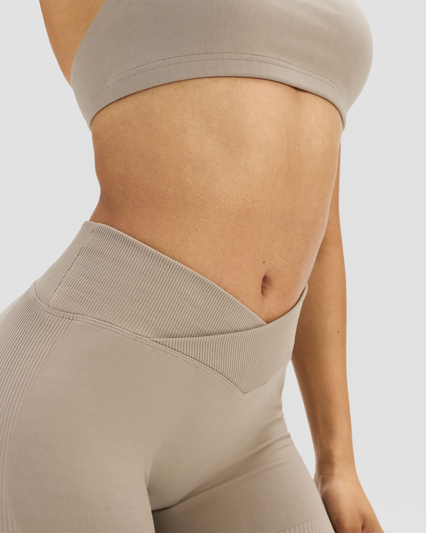 Elevate™ Sculpting Mid V-Waist Flare Leggings | Latte