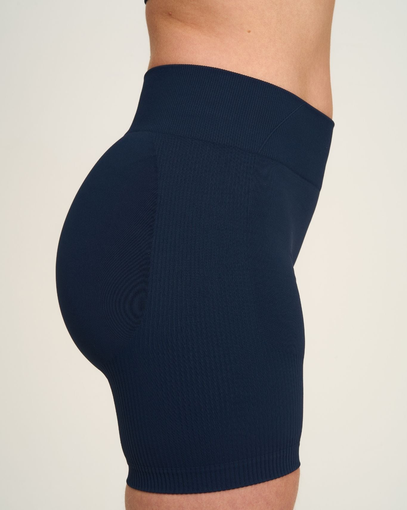 Arise – Nahtlose Sculpt-Ripp-Contour-Leggings – Schwarz