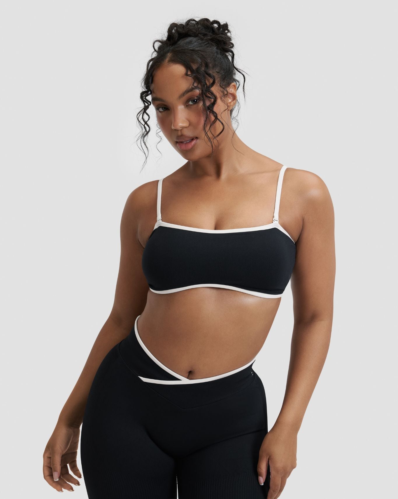 Elevate™ Outline Bandeau Bra | Night Black