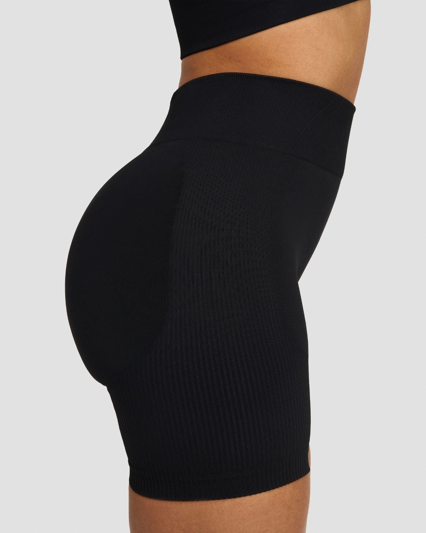 Elevate™ Shorts de Modelado de Cintura Media con Fruncido | Negro Noche