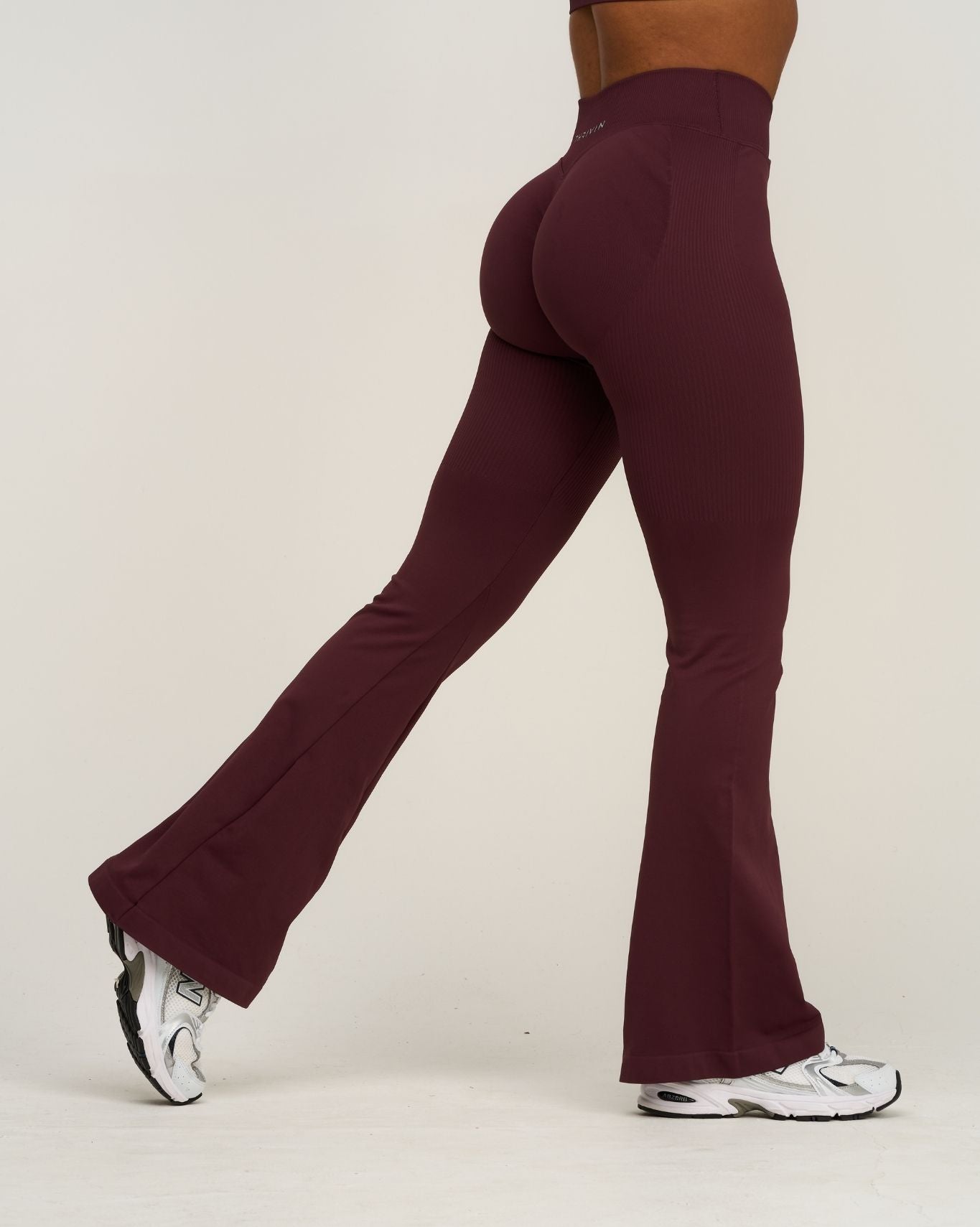 Elevate™ Sculpting Mid V-Waist Scrunch Flare | Dark Mauve