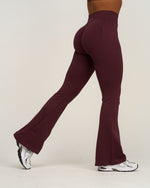 Elevate™ Sculpting Mid V-Waist Scrunch Flare | Dark Mauve