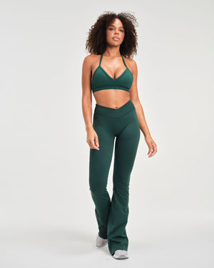 Elevate™ Sculpting Mid V-Waist Flare Leggings | Pine Green