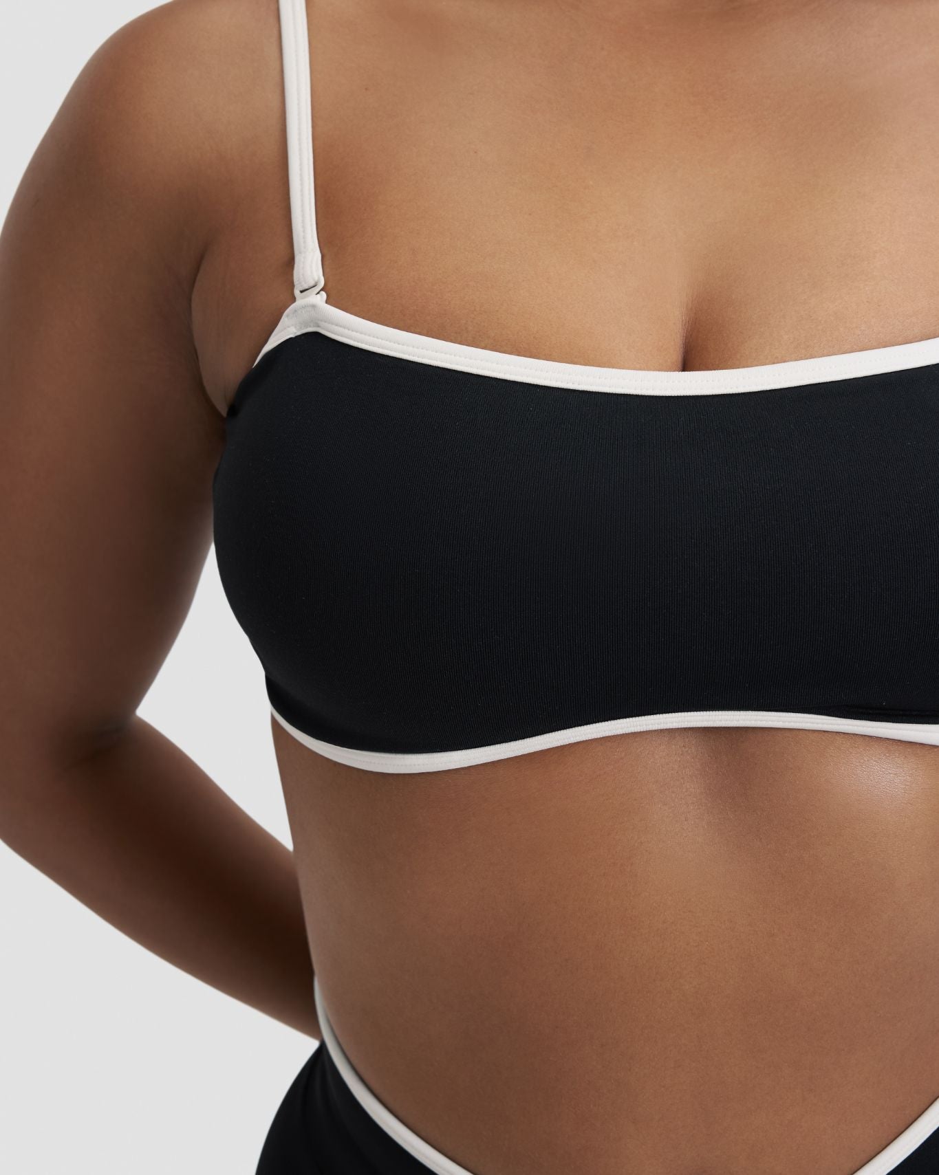 Elevate™ Outline Bandeau Bra | Night Black