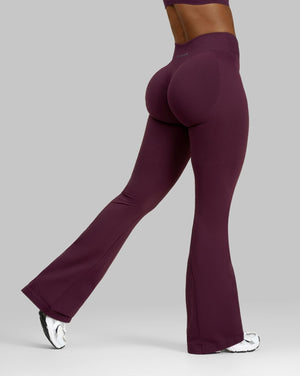 Elevate™ Leggings de Escultura con Cintura Media en V y Pierna Campana | Ciruela Invernal