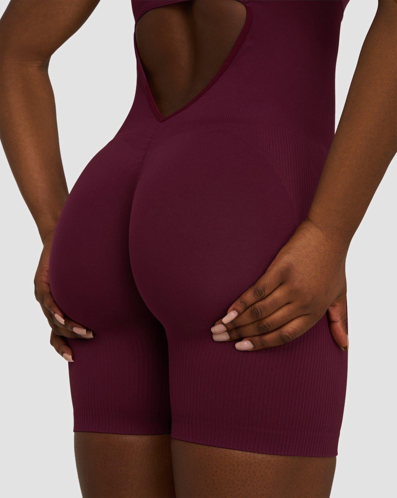 Elevate™ Enterizo Moldeador de Escote Halter | Merlot