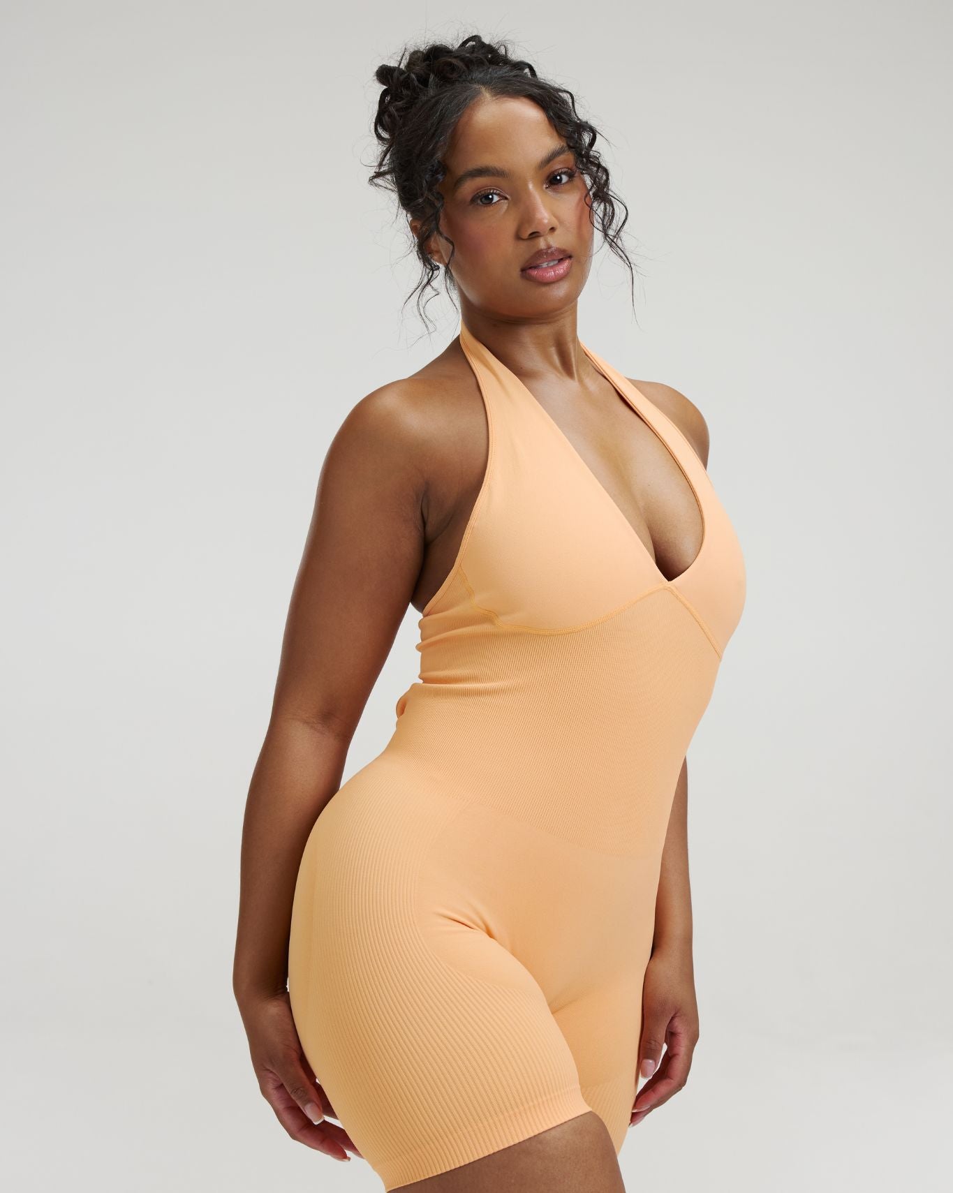 Elevate™ Todo en Uno Modelador con Escote Halter | Melón