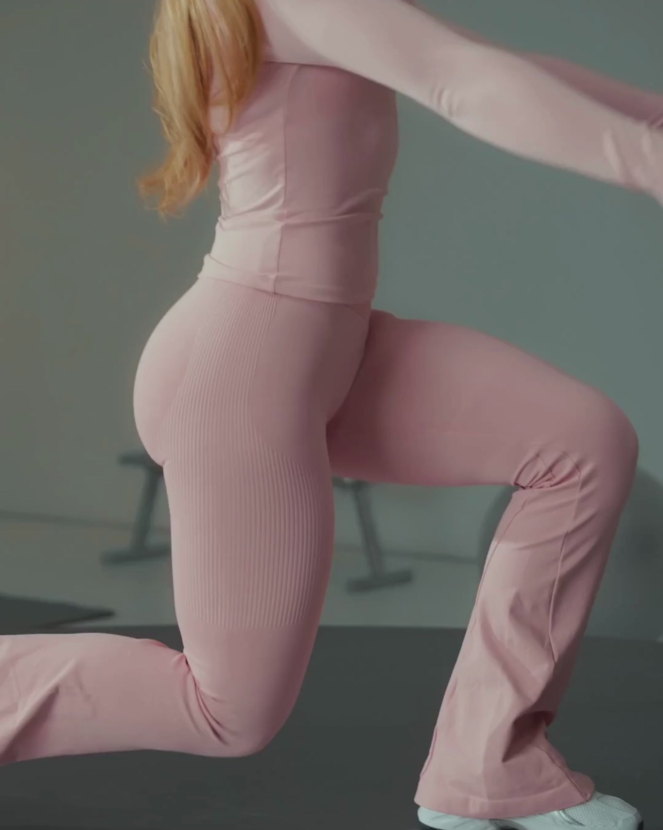 Sculpting Mid V-Waist Scrunch Flared Leggings - Cotton Pink | Thrivin